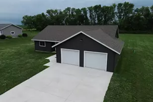 141 Washington St, Walnut Grove, MN 56180 - Photo 3