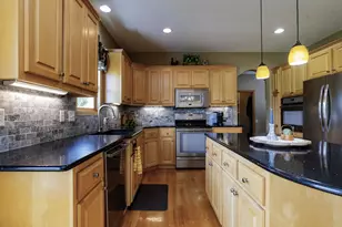 10610 Pinnacle Way, Woodbury, MN 55129 - Photo 7