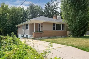 634 Orange Ave W, Saint Paul, MN 55117 - Photo 1