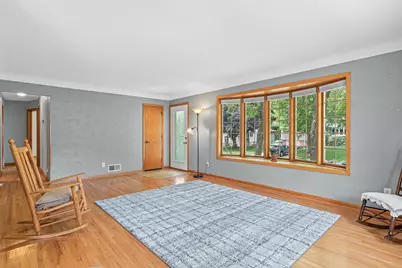2570 Avon Street N, Roseville, MN 55113 - Photo 7