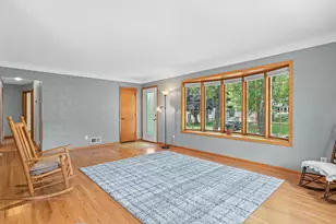 2570 Avon St N, Roseville, MN 55113 - Photo 7