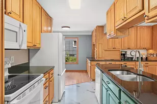 2570 Avon St N, Roseville, MN 55113 - Photo 15