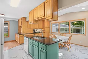 2570 Avon St N, Roseville, MN 55113 - Photo 9