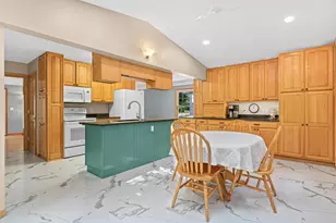 2570 Avon St N, Roseville, MN 55113 - Photo 11