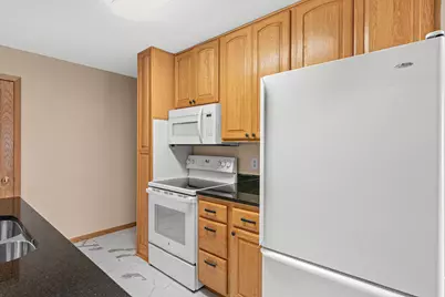 2570 Avon Street N, Roseville, MN 55113 - Photo 13