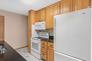2570 Avon St N, Roseville, MN 55113 - Photo 13