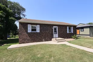 18 S Oregon Ave, Morris, MN 56267 - Photo 3