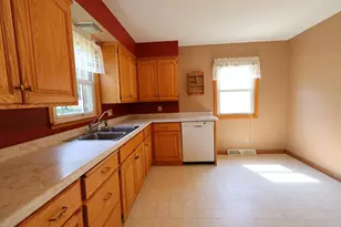 18 S Oregon Ave, Morris, MN 56267 - Photo 5