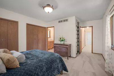 2925 Kyle Avenue N, Golden Valley, MN 55422 - Photo 13