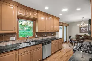 2925 Kyle Ave N, Golden Valley, MN 55422 - Photo 7