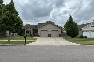 607 13th Ave N, Moorhead, MN 56560 - Photo 1