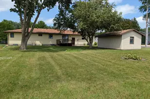 600 8th St SW, Wells, MN 56097 - Photo 3