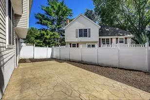 8778 Hawthorne Dr, Eden Prairie, MN 55347 - Photo 3