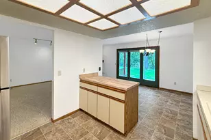 18516 Creeks Bend Dr, Minnetonka, MN 55345 - Photo 7