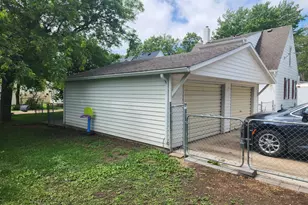 1210 10th St NW, Austin, MN 55912 - Photo 7