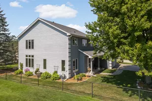 527 Hackmore Dr, Eagan, MN 55123 - Photo 3