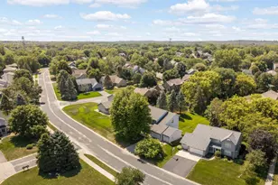 527 Hackmore Dr, Eagan, MN 55123 - Photo 11