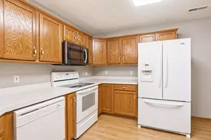 2102 Oak Tree Ln, Austin, MN 55912 - Photo 15