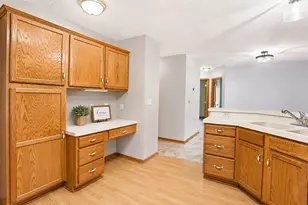 2102 Oak Tree Ln, Austin, MN 55912 - Photo 17