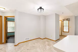 2102 Oak Tree Ln, Austin, MN 55912 - Photo 11