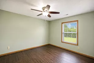 2102 Oak Tree Ln, Austin, MN 55912 - Photo 19