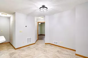 2102 Oak Tree Ln, Austin, MN 55912 - Photo 13