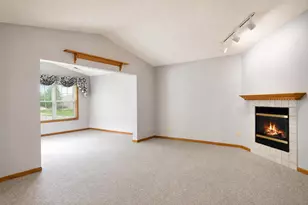 2102 Oak Tree Ln, Austin, MN 55912 - Photo 7
