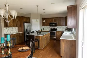 1364 Ridge Ln, Shakopee, MN 55379 - Photo 9