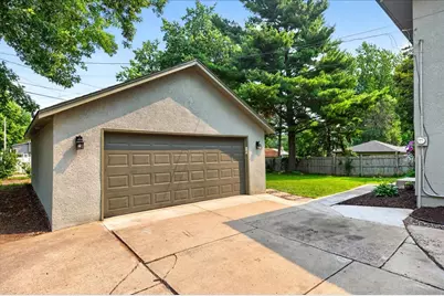 2207 Holloway Avenue E, North Saint Paul, MN 55109 - Photo 7