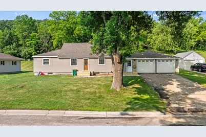 218 Grant Street S, Lake Benton, MN 56149 - Photo 7