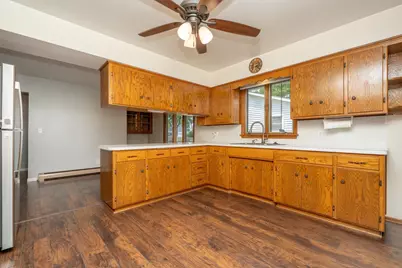 300 E Raven Street, Belle Plaine, MN 56011 - Photo 9