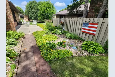 1064 Zanzibar Lane N, Plymouth, MN 55447 - Photo 3