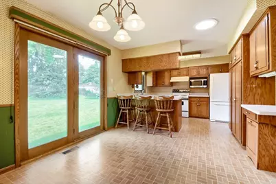 383 Belmont Lane E, Maplewood, MN 55117 - Photo 7
