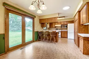 383 Belmont Ln E, Maplewood, MN 55117 - Photo 7