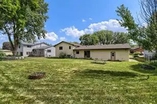 383 Belmont Ln E, Maplewood, MN 55117 - Photo 25
