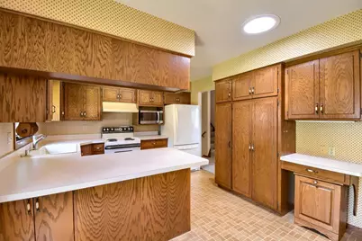 383 Belmont Lane E, Maplewood, MN 55117 - Photo 9