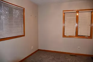 321 Tindolph Ave N, Thief River Falls, MN 56701 - Photo 9