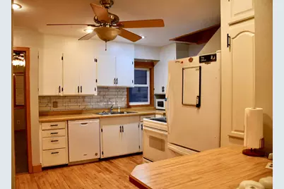 321 Tindolph Avenue N, Thief River Falls, MN 56701 - Photo 13