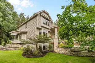 655 Evergreen Cir, Shoreview, MN 55126 - Photo 3