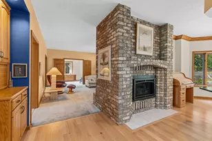 655 Evergreen Cir, Shoreview, MN 55126 - Photo 11