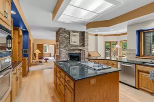 655 Evergreen Cir, Shoreview, MN 55126 - Photo 9
