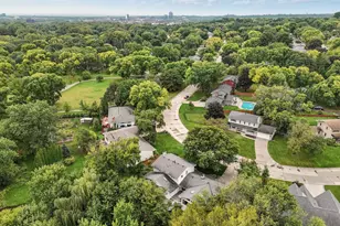 5512 Hillside Ct, Edina, MN 55439 - Photo 93