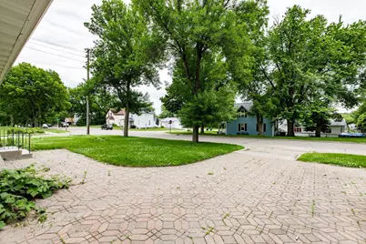 706 W Stanton Avenue, Fergus Falls, MN 56537 - Photo 3