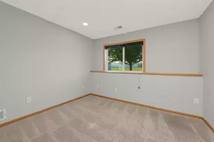 936 S Cedar St, Belle Plaine, MN 56011 - Photo 17