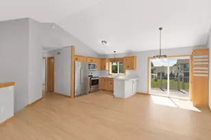 936 S Cedar St, Belle Plaine, MN 56011 - Photo 3
