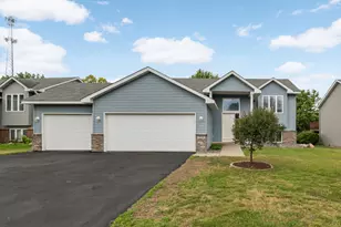 936 S Cedar St, Belle Plaine, MN 56011 - Photo 1