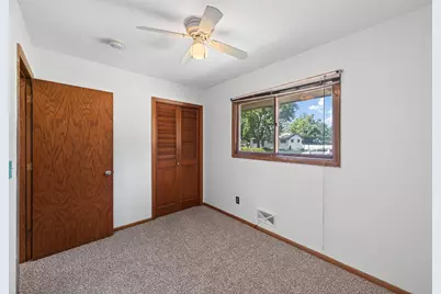 7817 67th Avenue N, Brooklyn Park, MN 55428 - Photo 9