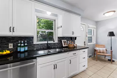 1047 Dayton Avenue, Saint Paul, MN 55104 - Photo 11
