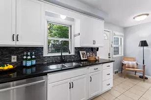 1047 Dayton Ave, Saint Paul, MN 55104 - Photo 11