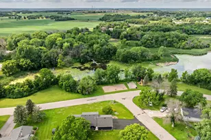 833 Tyrol Ln, Shakopee, MN 55379 - Photo 53